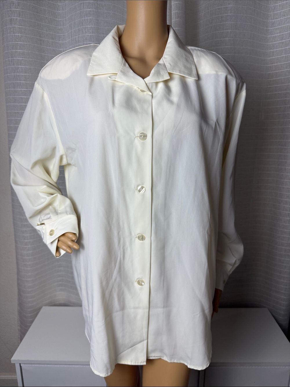 VINTAGE S.G. SPORT COLLECTION Classic Women's Cream Button-Down Shirt